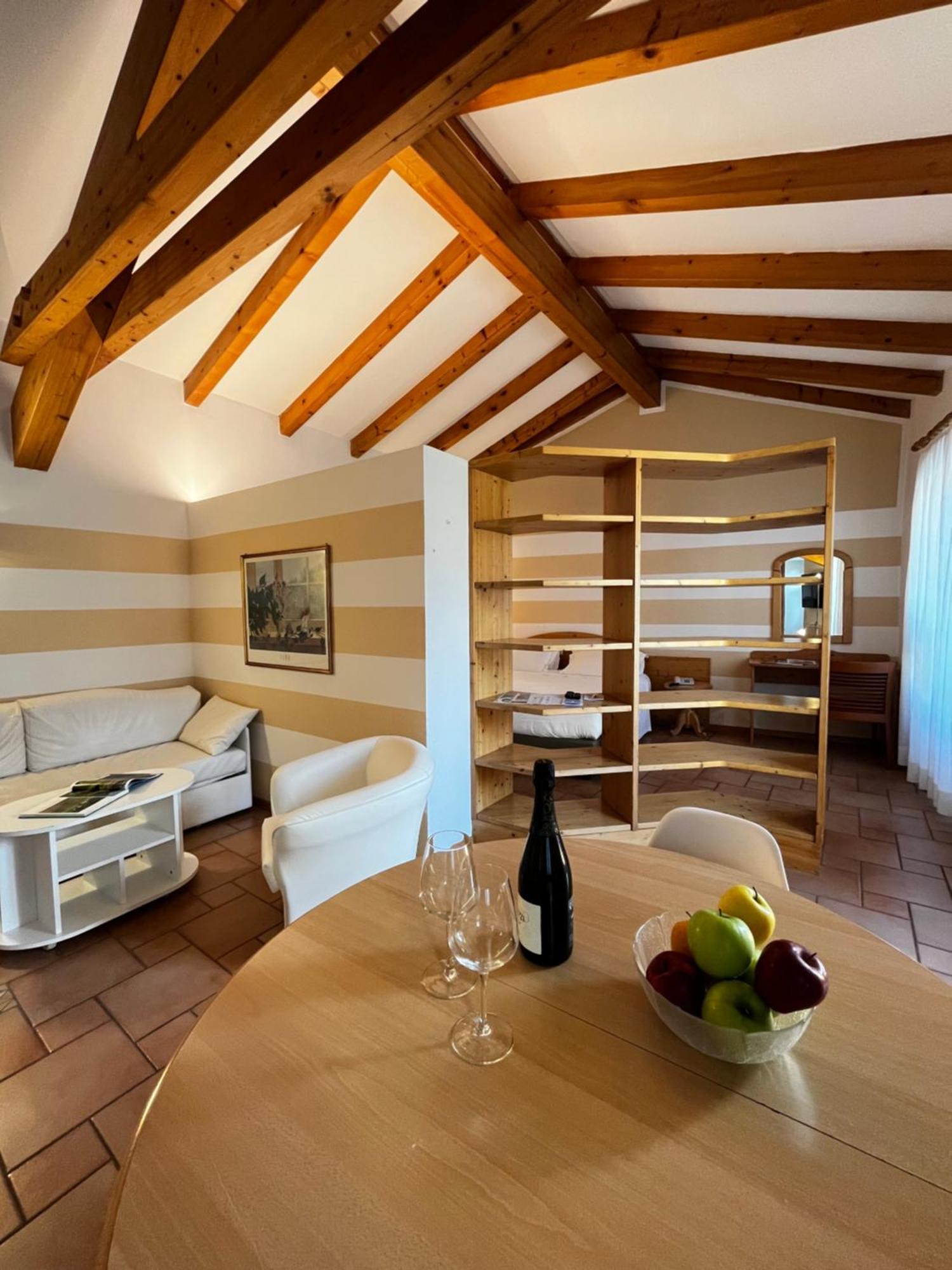 Manci Apartments By Hotel America Тренто Экстерьер фото