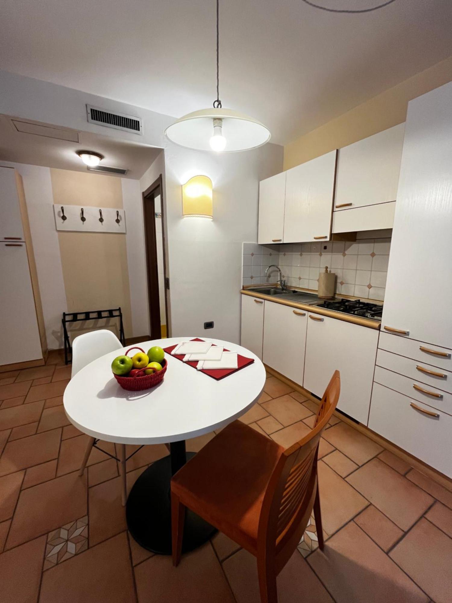 Manci Apartments By Hotel America Тренто Экстерьер фото
