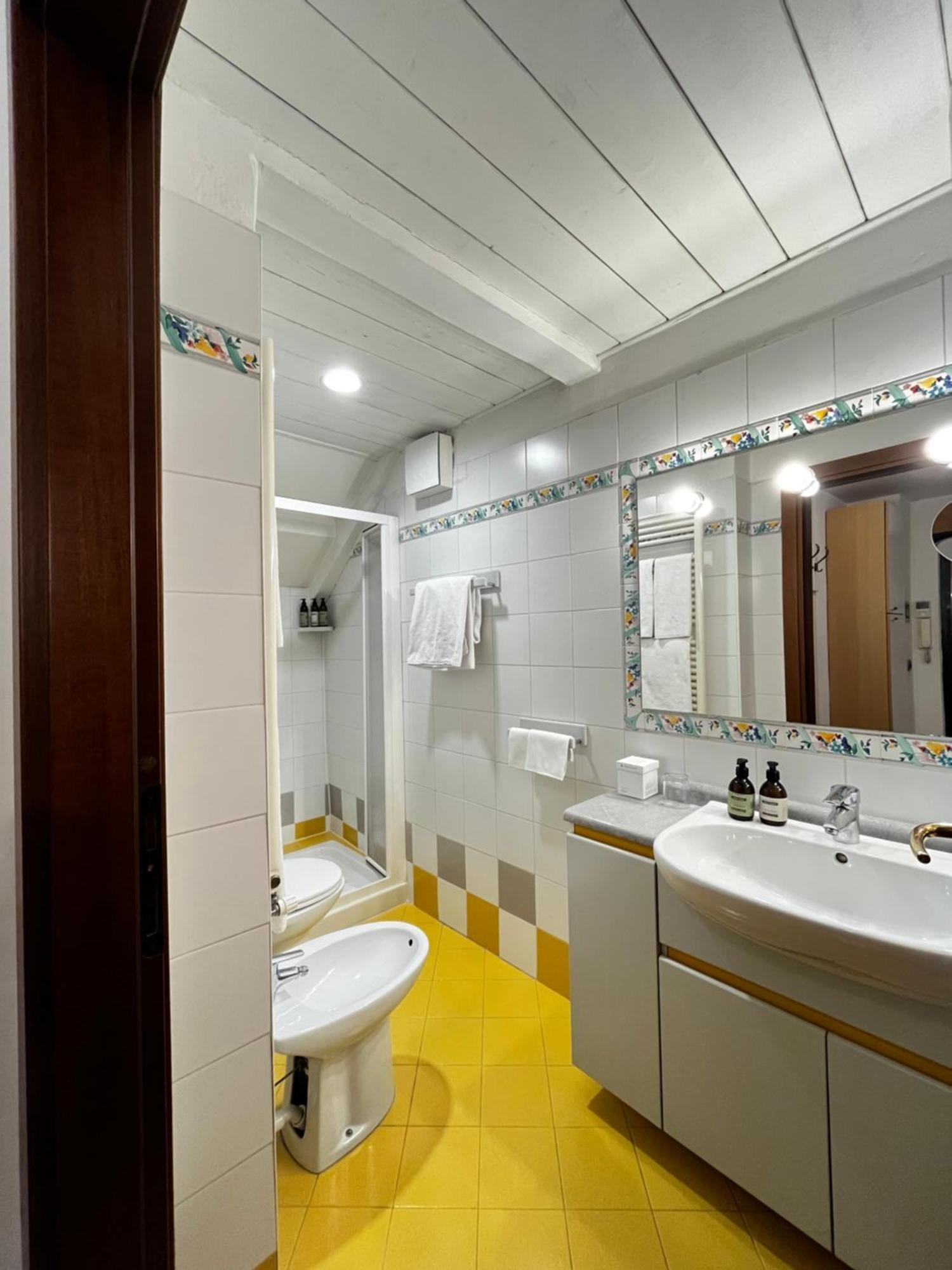 Manci Apartments By Hotel America Тренто Экстерьер фото