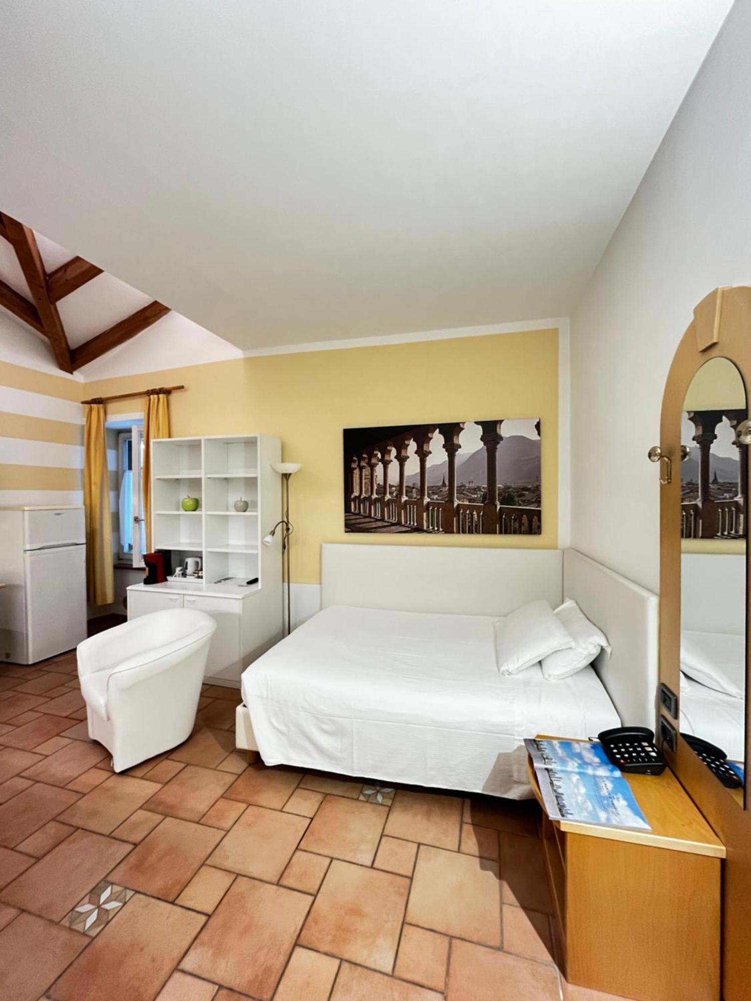 Manci Apartments By Hotel America Тренто Экстерьер фото